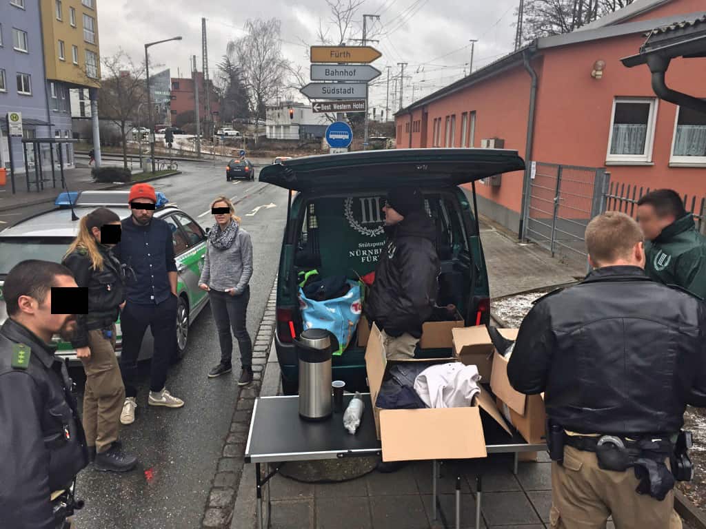 Polizei beendet Spendenausgabe mit Festnahmeandrohung und Owi-Anzeige