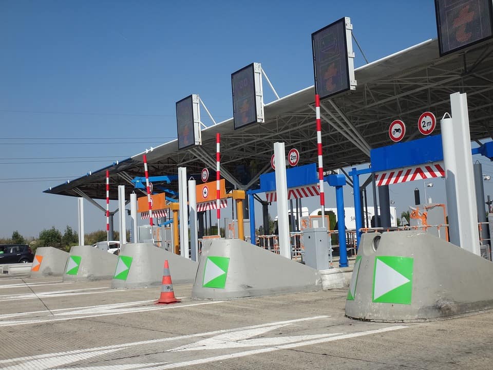 Mautstation an einer französischen Autobahn