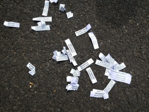 Systemkritische Schnipsel als Hinterlassenschaft der volkstreuen Aktivisten