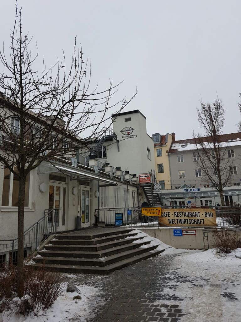 Der Eingang zum „Eine Welt Haus“ in der Schwanthalerstraße