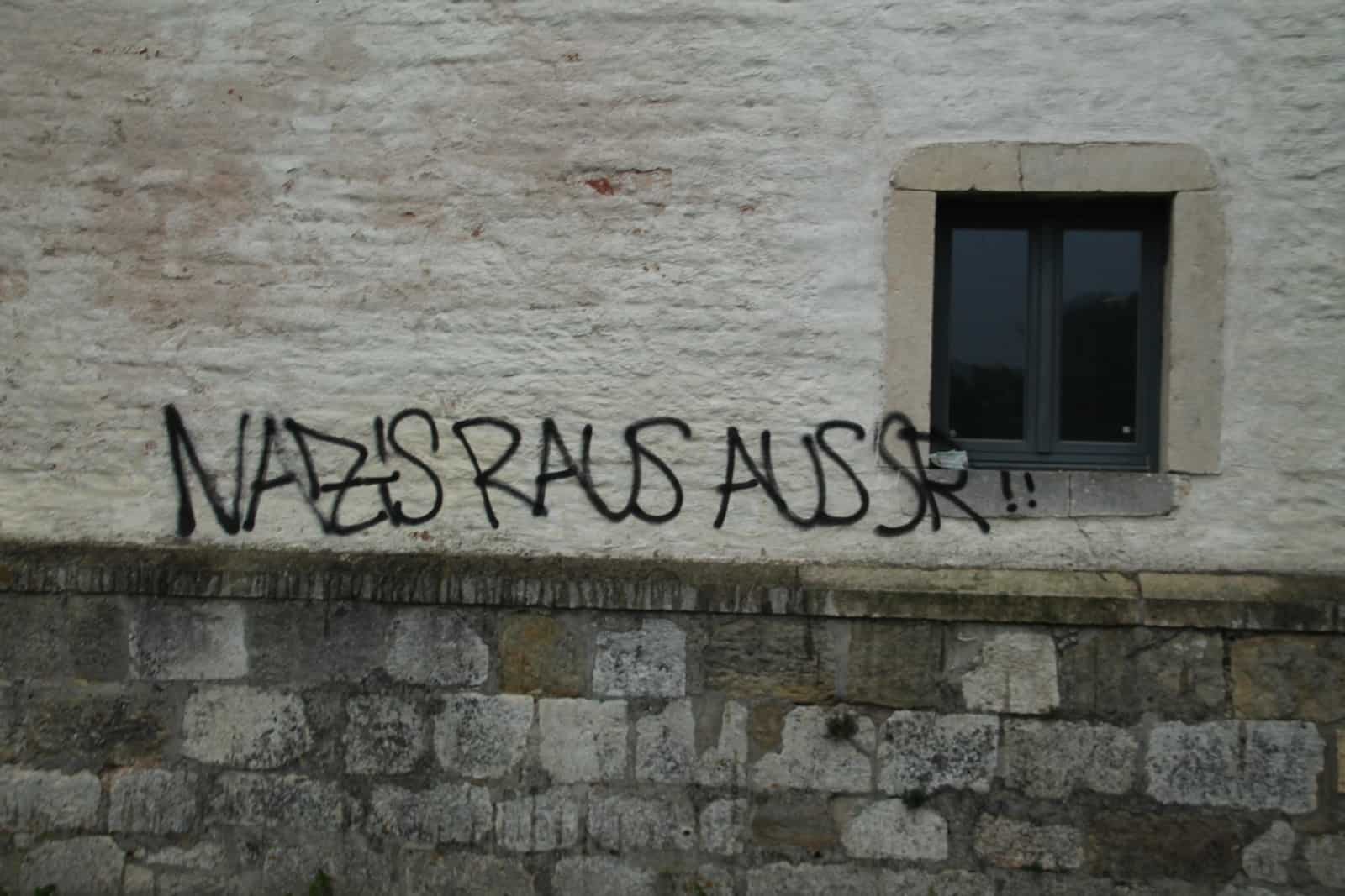 Auch die Antifa sorgt für Kriminalität am Adler – Sachbeschädigung im nächtlichen Schutze