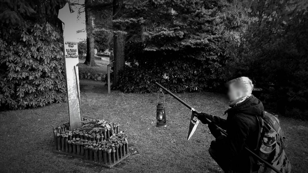 Am 29. Dezember 2017 in Friedrichsroda am Denkmal für die 135 Bombentoten des Angriffs vom 6. Februar 1945