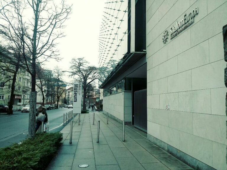 Wo Umweltverschmutzung zum Spektakel wird: Würzburger Judenmuseum in der Valentin-Becker-Straße