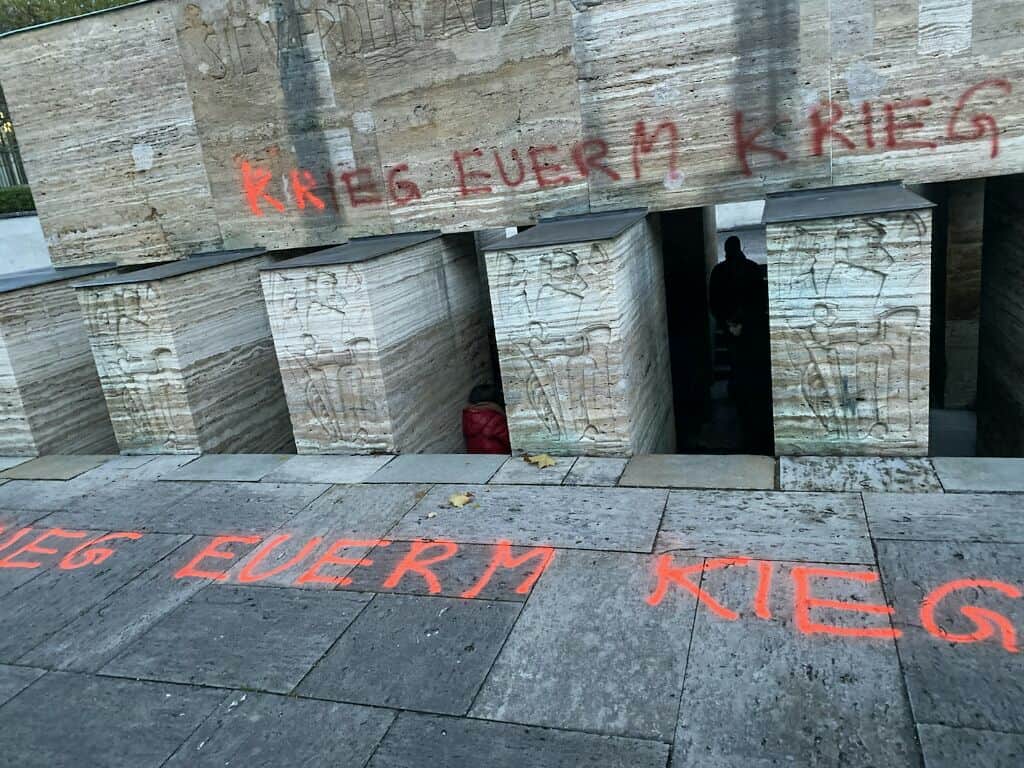 Grabschändung unbekannter Soldat Denkmal München