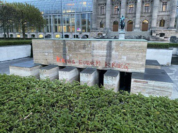 Unbekannter Soldat München beschmiert