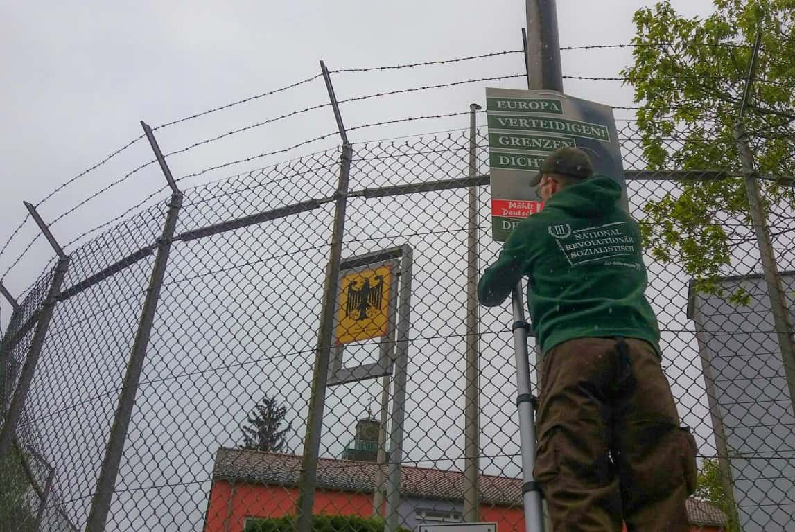 Szene aus dem Europawahlkampf 2019 vor der Zentralen Aufnahmeeinrichtung