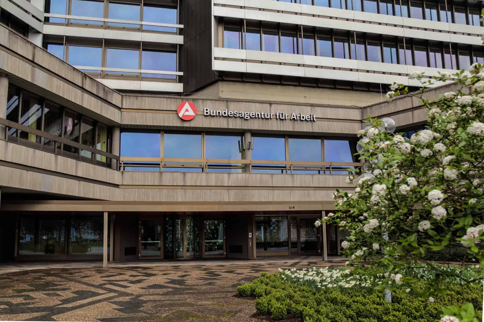 Anschlagsziel die Bundesagentur für Arbeit in der Regensburger Straße in Nürnberg