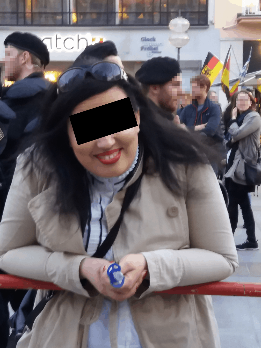 Samia Z. am Rande einer nationalen Kundebung in München