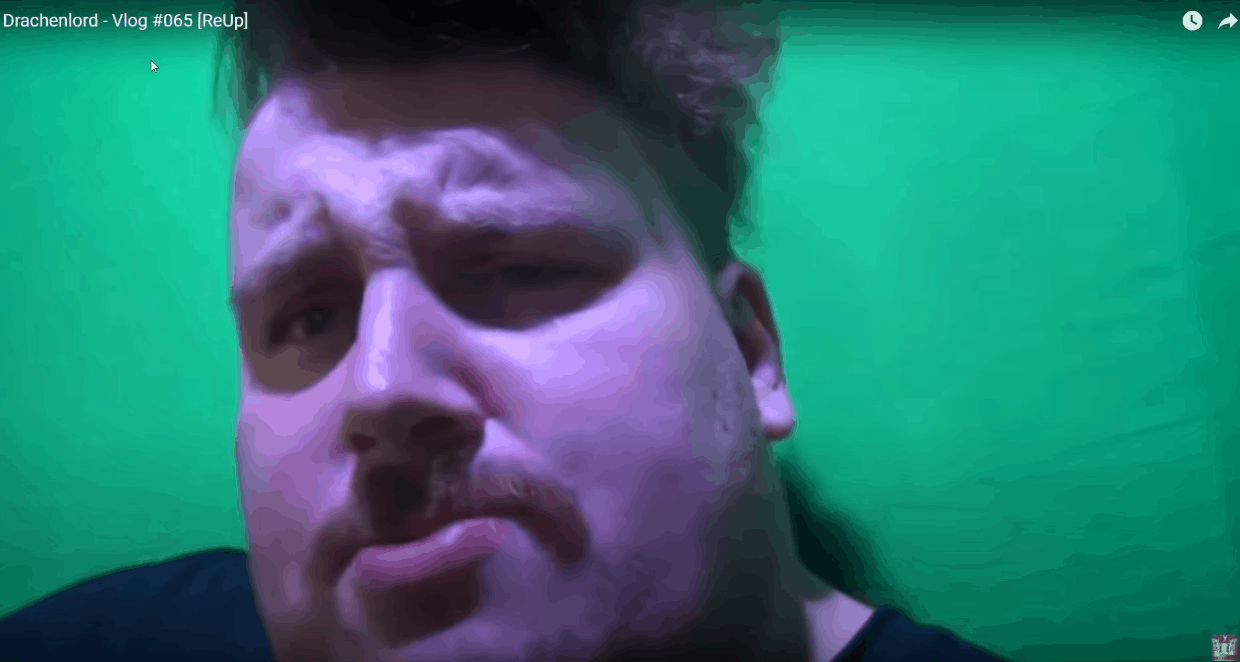 Screenshot aus einem Vlog-Video in der gewohnt "vorteilhaften" Kameraperspektive des "erfahrenen YouTubers"
