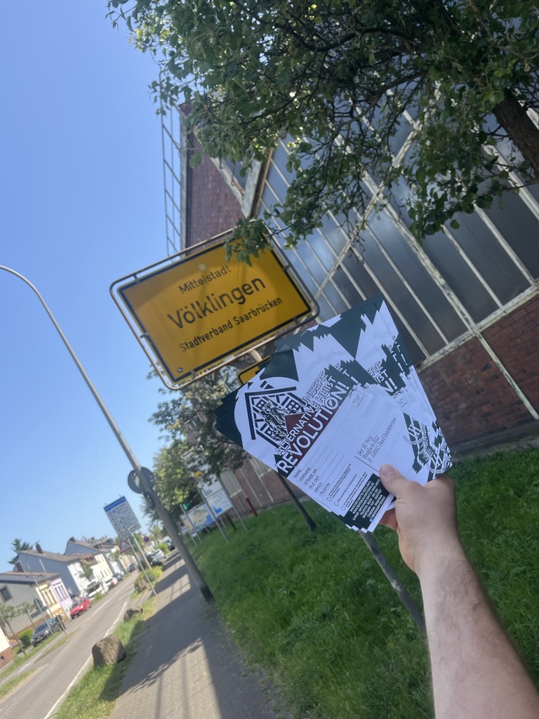 Unsere Alternative heißt Revolution: Flugblattverteilung in Völklingen